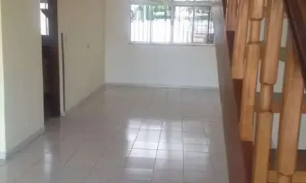 Casa com 3 quartos à venda na Rua Embu, Vila Martins, Carapicuíba