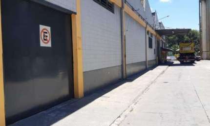 Alugo galpão condomínio fechado 1200 m² Jandira SP.