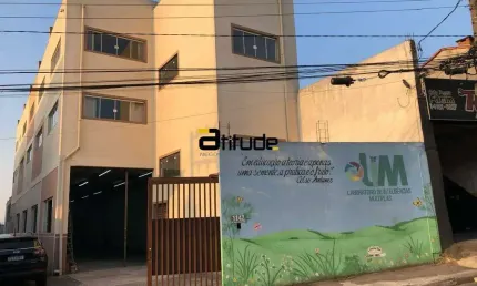 Prédio para alugar na Avenida General Teixeira Lott, Centro, Carapicuíba