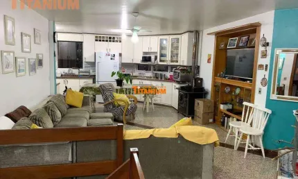 Cobertura a venda no bairro Rio Branco, em Novo Hamburgo, com cinco dormitórios.