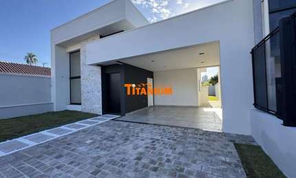 Encantadora casa Plana, nova, ótimo acabamento, com 3 dormitórios, sendo uma suíte, pátio na frente e nos fundos, ANALISA IMÓVEL DE MENOR VALOR. Local plano.