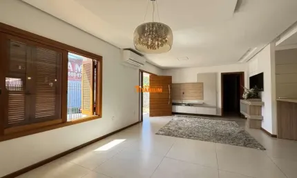 Casa plana com 4 dormitórios sendo uma suíte com closet à venda em Novo Hamburgo.