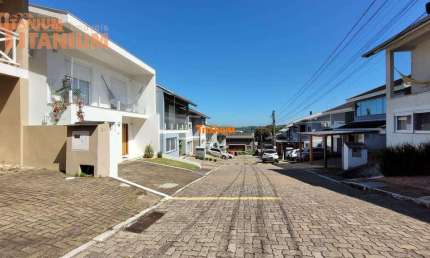 Casa à venda em condomínio com 3 dormitórios, sendo 1 suíte - em Novo Hamburgo