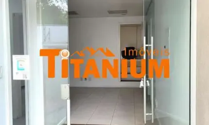 Casa Comercial Ampla com 9 Salas e 6 Vagas no Bairro Rio Branco