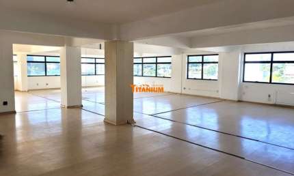 Sala Ampla no Centro com Vista Incrível e Preço Imbatível!