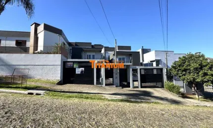 Casa com 3 dormitórios, sendo duas suítes uma com closet, todos dormitórios com sacada, pátio, ótima localização à venda em novo hamburgo, ideal.