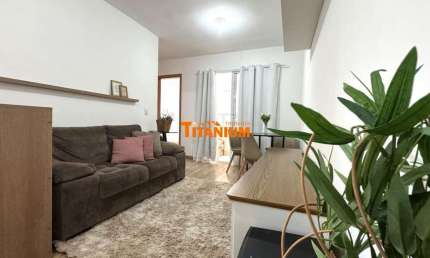 Apartamento com 2 dormitórios, praticamente todo mobiliado, sacada com churrasqueira, garagem, prédio com elevador, ótima localização à venda no Bairro Vila Rosa, Novo Hamburgo