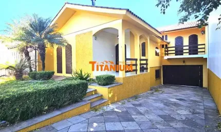 Casa à venda com 3 dormitórios, sendo 1 suíte master, sala de estar com lareira, sala de jantar, cozinha integrada, garagem coberta para 2 carros, no Bairro Guarani em Novo Hamburgo.
