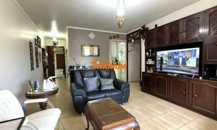 Apartamento com 3 dormitórios, espaçoso, cozinha separada, dependência de empregada, 2 banheiros, garagem à venda em Novo Hamburgo, Pátria Nova.