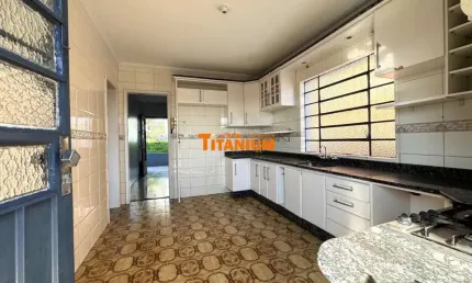 Casa com 2 dormitórios, cozinha equipada, espera para água quente, churrasqueira à venda em Novo Hamburgo, Vila Nova .