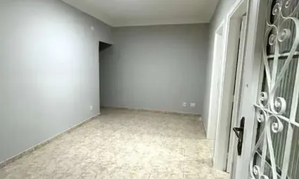 Vendo apartamento térreo, 02 dormitórios, frente para a rua, sem garagem, macuco, santos