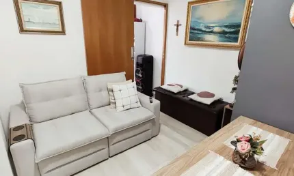 VENDA DE SALA LIVING DE 34m2 ( sem elevador ) condomínio baixo E VAGA DE GARAGEM COLETIVA INSUFICIENTE NA PONTA DA PRAIA EM SANTOS-SP