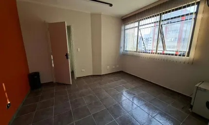 Alugo ampla Sala comercial na Av. Ana Costa em Santos