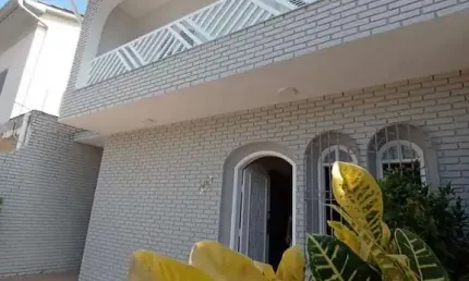 Vendo lindo Sobrado com 4 dormitórios e 1 suíte no Embaré em Santos
