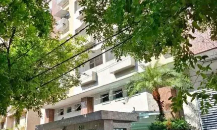 Alugo excelente apartamento com 02 dormitórios com depend&#234;ncia de serviço completa no Embaré em Santos