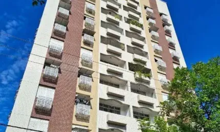 Alugo excelente apartamento com 02 dormitórios '01 suíte' e WC de serviço no Embaré em Santos