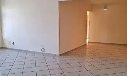 Alugo excelente apartamento com 03 dormitórios '01 suíte' com depend&#234;ncia de serviço na Aparecida em Santos