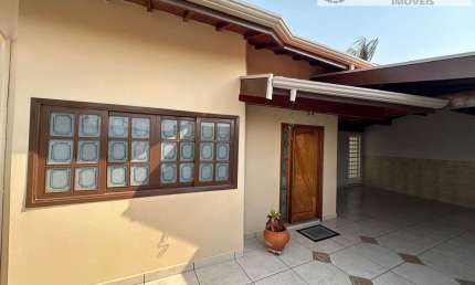 Casa para Venda em Pirassununga, Jardim Europa, 3 dormitórios, 2 suítes, 1 banheiro, 2 vagas