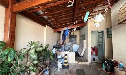 Casa para Venda em Pirassununga, Jardim São Valentim, 2 dormitórios, 1 suíte, 2 banheiros, 2 vagas