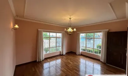 Casa para Venda em Pirassununga, Centro, 3 dormitórios, 1 suíte, 3 banheiros, 4 vagas