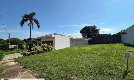 Terreno à venda na Alameda dos Manacás, Cidade Jardim, Pirassununga