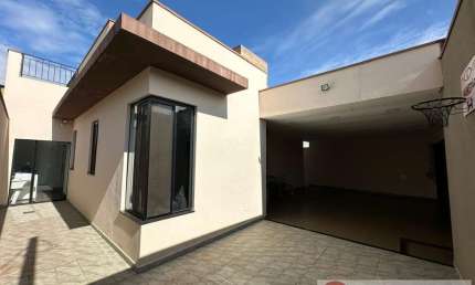 Casa para Venda em Pirassununga, Jardim Carlos Gomes, 3 dormitórios, 1 suíte, 2 banheiros, 2 vagas