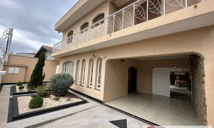 Casa para Venda em Pirassununga, Vila Santa Terezinha, 4 dormitórios, 2 suítes, 5 banheiros, 4 vagas