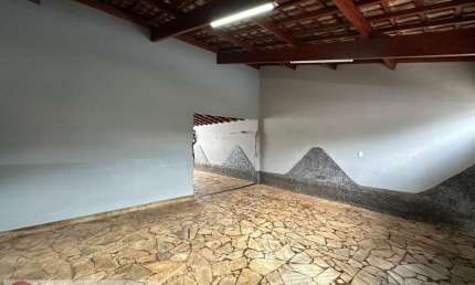 Casa para Venda em Pirassununga, Jardim Treviso, 2 dormitórios, 1 suíte, 3 banheiros, 3 vagas