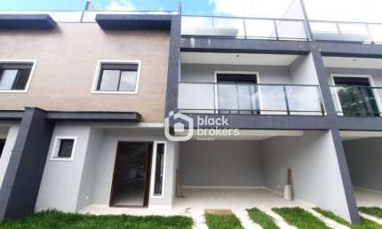 Lindo sobrado com 3 suítes sendo uma máster com espaço para closet, terraço com espaço gourmet e muito mais, bem próximo do centro.
