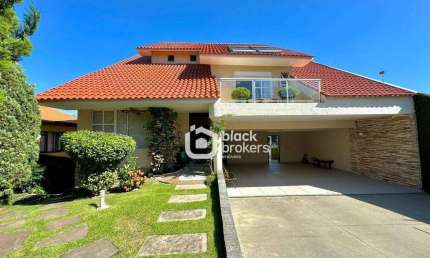 Casa 4 Quartos, Piscina, Moveis Planejados, Salão de Festas à Venda, 460 m² por R$ 2.999.900 - Vista Alegre - Curitiba/PR