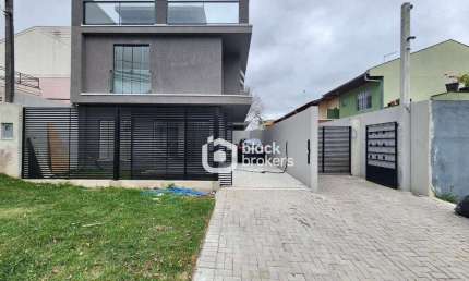 Elegante sobrado com 3 dormitórios sendo uma suite com espaço para closet .Alto boqueirão-Curitiba-PR