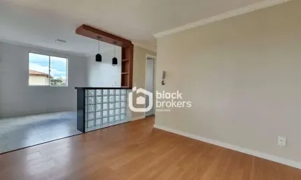 Apartamento reformado com 2 dormitórios, sala e cozinha integrada, banheiro social e uma vaga de garagem