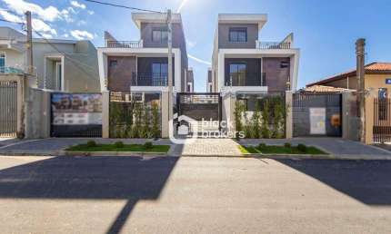 Sobrado Frente Para Rua 4 Quartos Amplo Terreno à venda, 122 m² por R$ 749.000 - Uberaba - Curitiba/PR