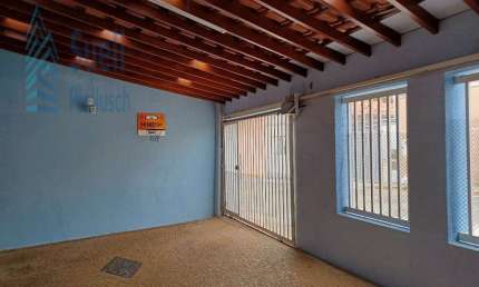 Casa reformada com boa localização-3 vagas-próximo a supermercado-banco-aceita financiamento,FGTS,permuta por casa em condomínio-valor R$ 530.000,00.