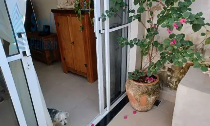 Sobrado boa localização-Vila IAPI-região Vila Teixeira-reformado-sol da manhã-próximo ao shopping Unimart-3 quartos-piscina-sacada-valor R$500.000,00.