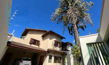 Oportunidade-belo sobrado no Parque Alto Taquaral-piscina-iluminação natural-aquecimento solar-5 vagas-permuta por casa menor-valor R$1.490.000,00.
