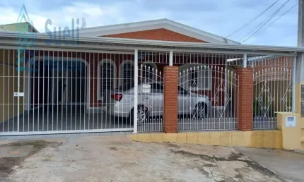 Casa plana com boa localização no Jd. Aurélia-próximo a supermercados-farmácias-e fácil acesso a rodovias-3 vagas cobertas-edícula-valor R$695.000,00.