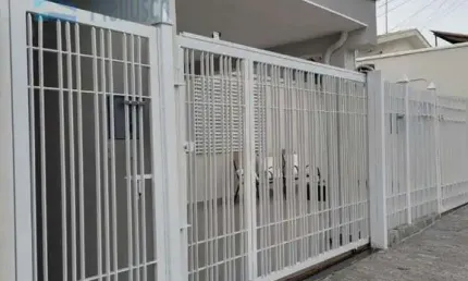 Linda casa toda reformada-Jardim Garcia-próxima ao Santuário Guadalupe-aceita PERMUTA por imóvel menor valor na região ou Santos- valor R$790.000,00.