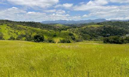Vende-se lote com ótima topografia para construção de chácara