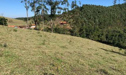 Terreno rural com natureza viva para sua qualidade de vida