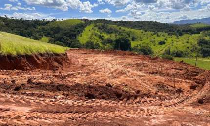 Vende-se 600m² com excelente topografia para construção de chácara