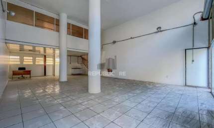Ponto Comercial/Loja para Alugar no Bairro Cidade Baixa com 137 m² de Área Útil