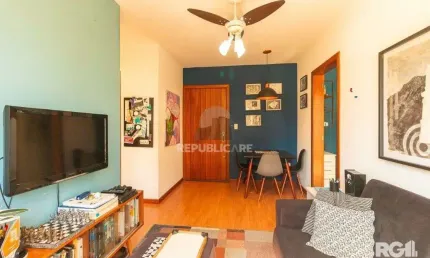Apartamento 2 quartos 1 vaga no bairro menino deus. reformado , semi-mobiliado e