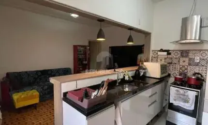 Apartamento 02 dormitorios frente com sacada na rua olavo bilac predio com porta