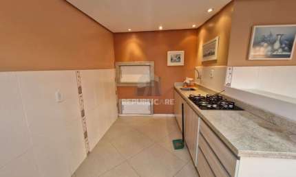 Ampla cobertura com 123m², 2 dormitórios, 1 vaga coberta por convenção.
