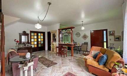 Casa com 3 dormitórios no bairro Jardim Itu, Porto Alegre