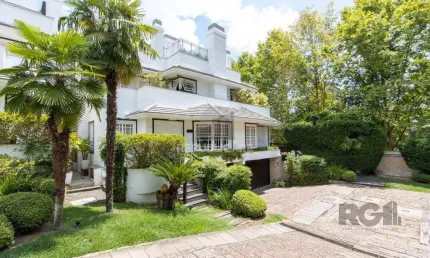 Casa em condominio, mobiliada com 741m² privativos , com 3 suítes- master