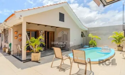 Casa 3 dormitórios I Suíte Master I vaga p/5 carros I Bairro Cavalhada
