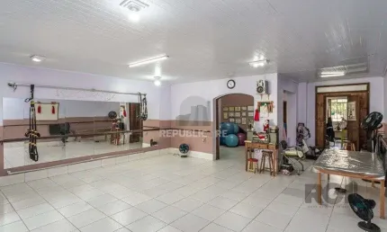 CASA COMERCIAL E RESIDENCIAL NO MIOLO DO BAIRRO SANTANA
