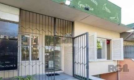 Casa no bairro Petrópolis de 3 dormitórios e 2 vagas
